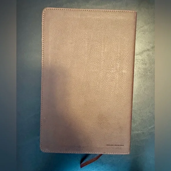 The Message Bible Eugene H. Peterson Brown Leather NavPress Tyndale. Like new - Picture 3 of 9